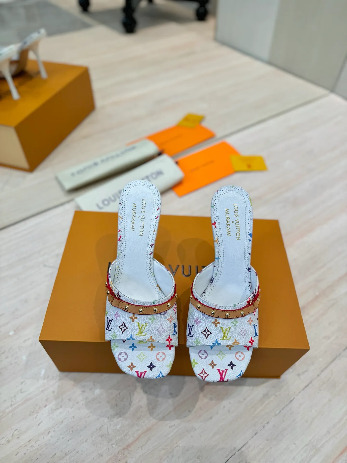 👟👟Ex-factory price 600👟👟 (top version) louis vuitton LV Louis Vuitton 25/Spring and Summer The latest Mary Jane shoes are simple and exquisite, full of high-end, showing elegance~ They look great on the feet and are full of summer shoes💯Awesome ✅Upper: 3D printed cowhide ✅Inner lining: Sheepskin lining, ✅Outsole: Genuine leather outsole imported from Italy ✅Size: 35-41 (40 to 41 customized, non-returnable) ✅Packaging: full set of packaging